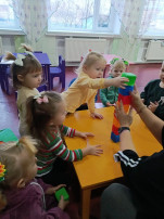 «Мы играем в кубики» «Мы играем в кубики».